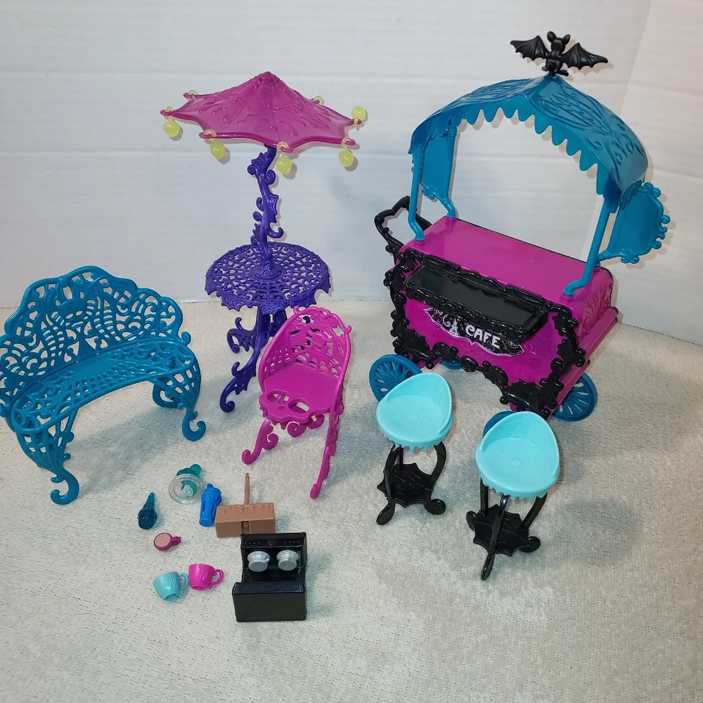 Monster High Scaris City of Frights Cafe Doll Furniture Set